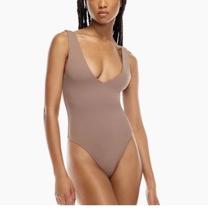 Aritzia Babaton Contour V-Neck Bodysuit